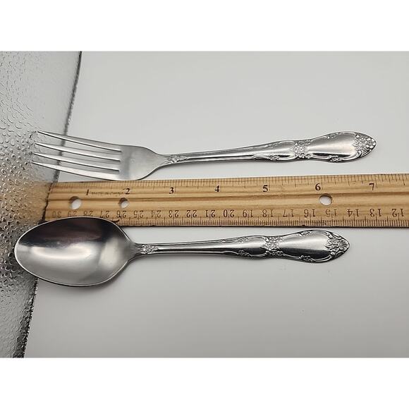 2 Oneida Silver Wm A Rogers Stainless OHS103 Fork 7 1/8" & Teaspoon 6.5" Floral - Picture 3 of 8